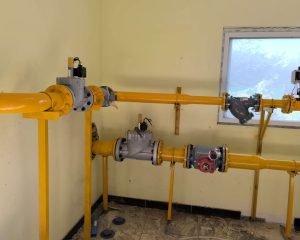 Gas pressure regulating cabinet installed indoors